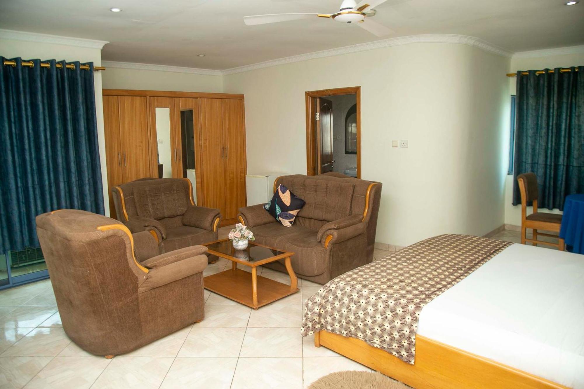 Brookvale Hotel Weija Eksteriør bilde