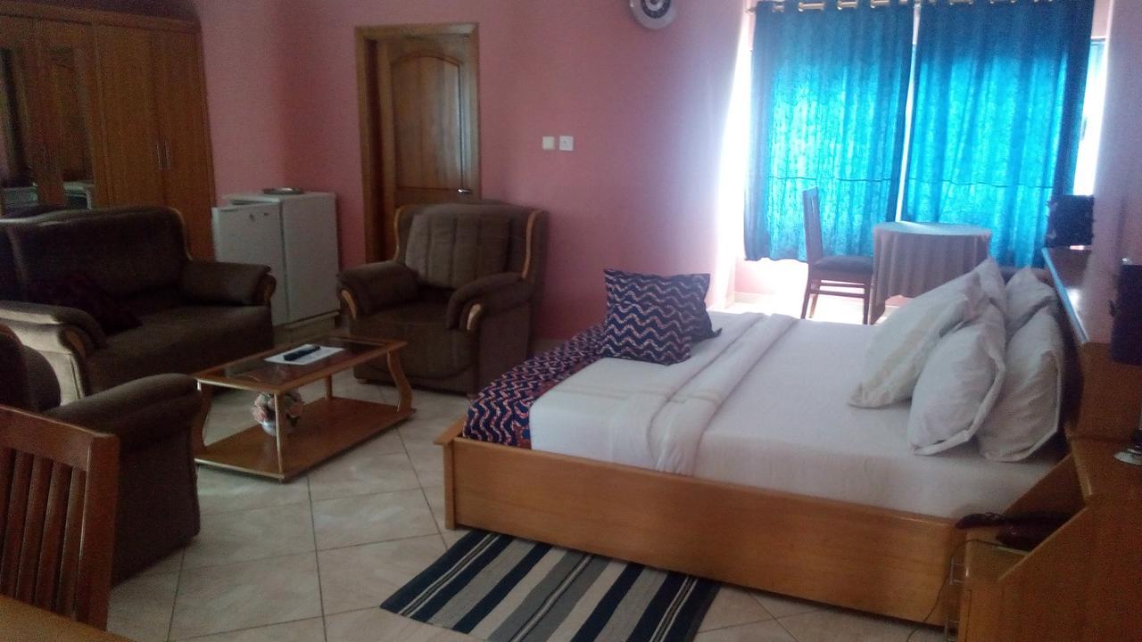Brookvale Hotel Weija Eksteriør bilde